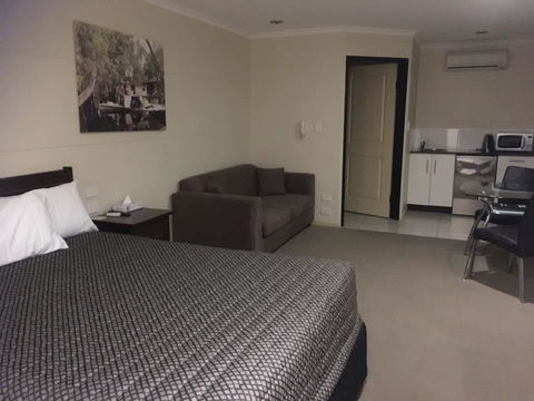 Balranald Club Motel - Phillip Island Accommodation 4
