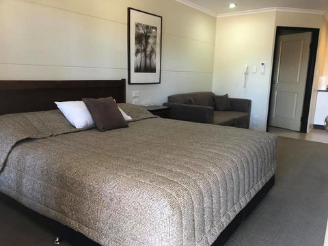 Balranald Club Motel - Phillip Island Accommodation 8