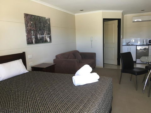 Balranald Club Motel - Phillip Island Accommodation 3
