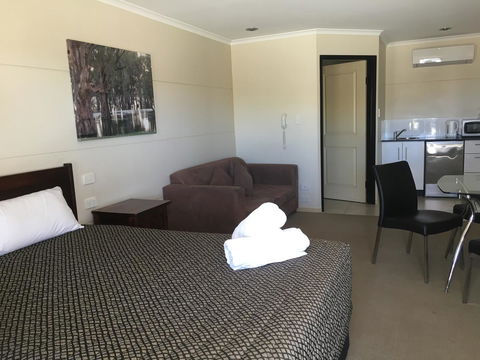 Balranald Club Motel - Phillip Island Accommodation 2