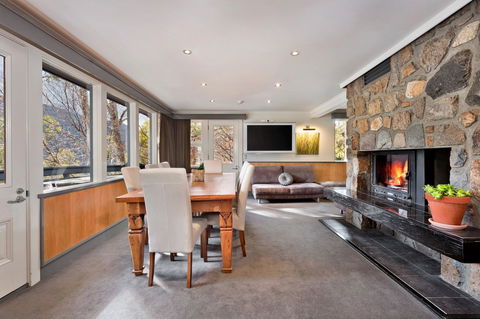 Pure Chalet Thredbo - Phillip Island Accommodation 14