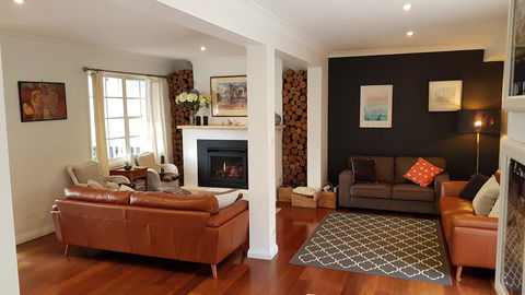 Bowral Escape - Phillip Island Accommodation 2