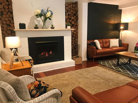 Bowral Escape - Phillip Island Accommodation 15