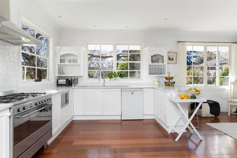 Bowral Escape - Phillip Island Accommodation 5