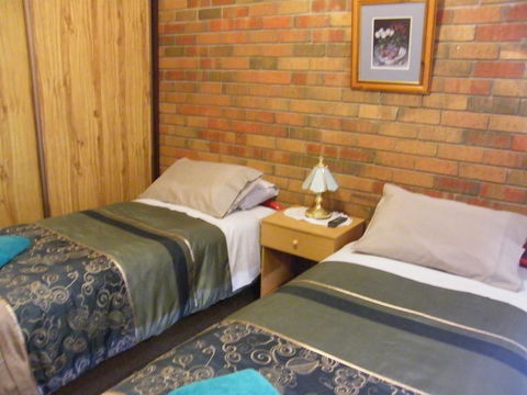 Boomers Guest House Hamilton - Phillip Island Accommodation 2