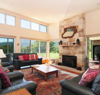 Bottlebrush Lodge - Great views and a pool - Phillip Island Accommodation