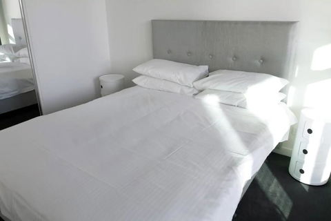 Brand New 1 Bedroom In South Melbourne In Luxury High Rise Block - Phillip Island Accommodation 3