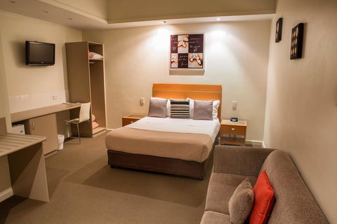 Burkes Hotel Motel - Phillip Island Accommodation 0
