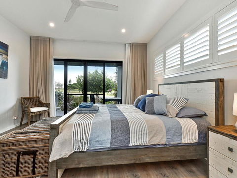 Caves Luxury Beachside Escape - Literally Across The Road From Surf Club - Phillip Island Accommodation 3