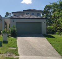 Central Gold Coast Large Modern Elevated House - Phillip Island Accommodation