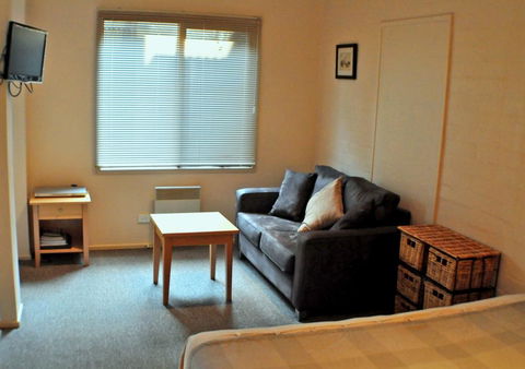 Champagne - Phillip Island Accommodation 2