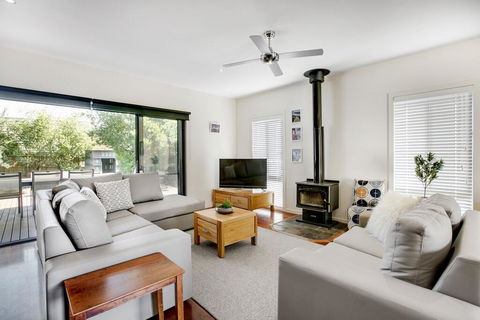 Charchie's By The Sea Pet Friendly Family Home, Close To Beach - Phillip Island Accommodation 2