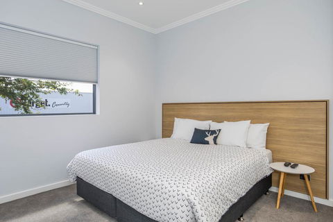 Civic Apartments - Phillip Island Accommodation 0