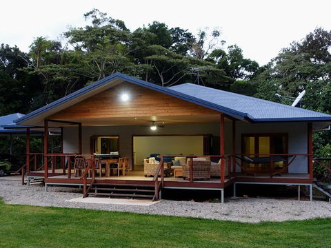 Coconut Beach House - Phillip Island Accommodation 0