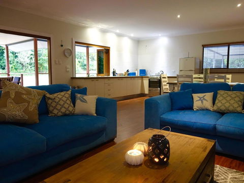 Coconut Beach House - Phillip Island Accommodation 3