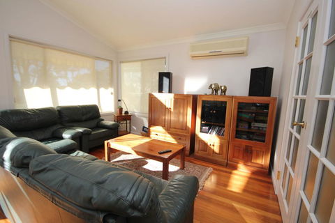 COLMER HOUSE At Dunbogan - Phillip Island Accommodation 3