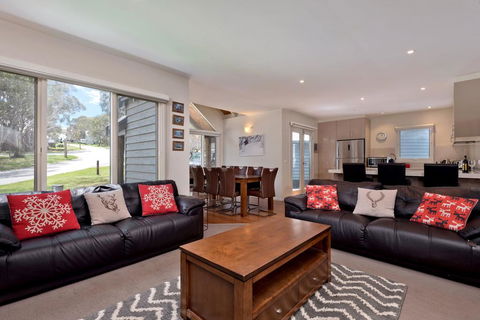COME BY CHANCE, Dinner Plain - Phillip Island Accommodation 1