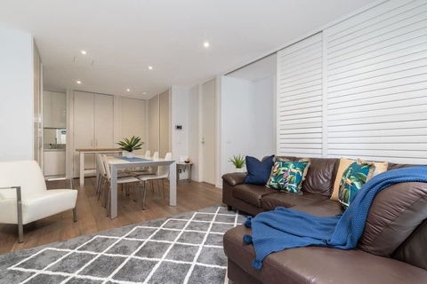 Convenience And Luxury In Carnegie - Phillip Island Accommodation 0