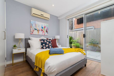 Convenience And Luxury In Carnegie - Phillip Island Accommodation 2