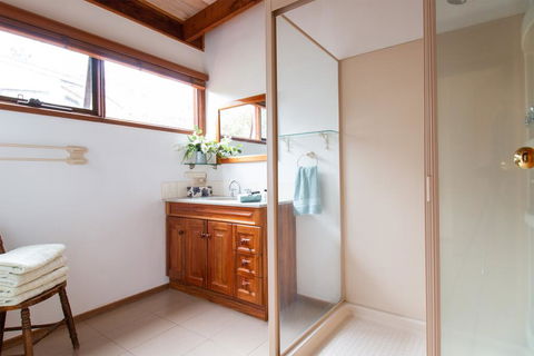 Coota Views - Phillip Island Accommodation 3