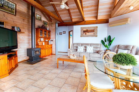 Coota Views - Phillip Island Accommodation 1