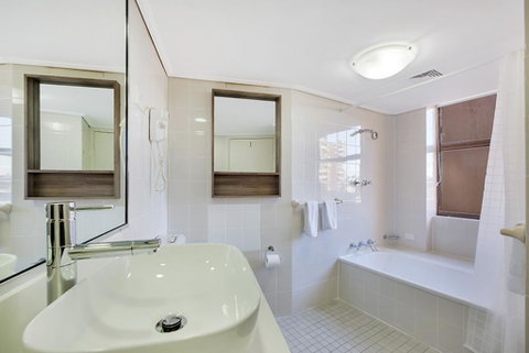 Cosmopolitan Apartment At College St - Phillip Island Accommodation 3
