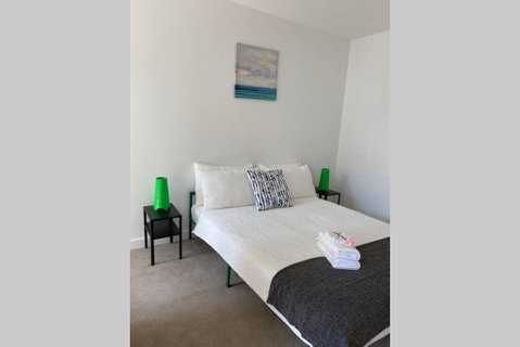 Cosy Apartment @ Clayton (Monash17) - Phillip Island Accommodation 0