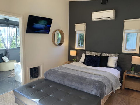 Couples Private Spa Retreat - Phillip Island Accommodation 0