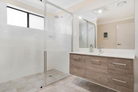 Crooked Lane Apartment - Phillip Island Accommodation 3