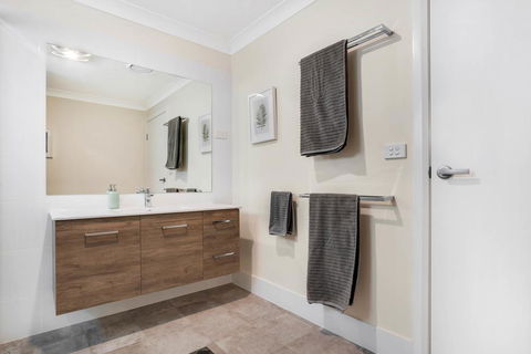 Crooked Lane Apartment - Phillip Island Accommodation 2