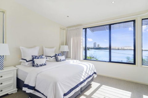 Currumbin Beachside Holiday Home - Phillip Island Accommodation 1