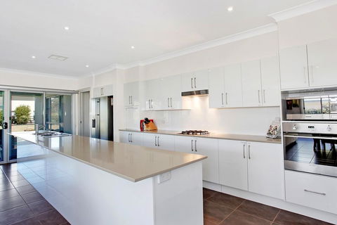 Cypress Point Lodge - Phillip Island Accommodation 3