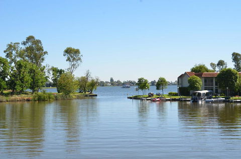 Cypress Townhouse 17 - Mulwala - Phillip Island Accommodation 0