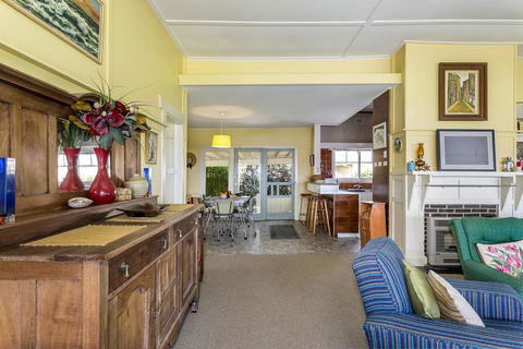 Dalmuir Homestead - Walk To Dromana Beach - Phillip Island Accommodation 0