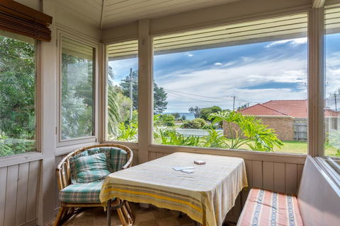 Dalmuir Homestead - Walk To Dromana Beach - Phillip Island Accommodation 1