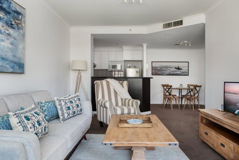Darling Harbour Apartment With Parking, Views Pool - Phillip Island Accommodation 1