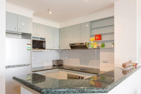 Darling Harbour Executive - Phillip Island Accommodation 3