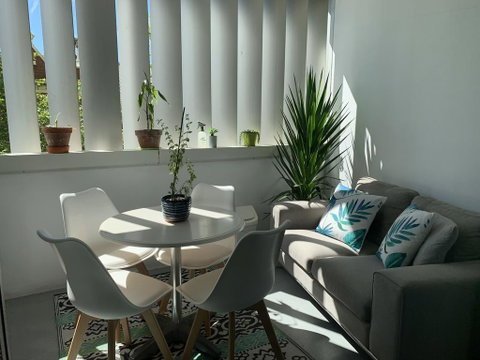 Darlinghurst Spacious Apartment With Balcony And Pool With Harbour Views - Phillip Island Accommodation 2