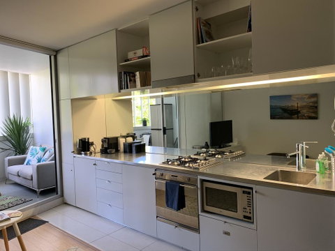Darlinghurst Spacious Apartment With Balcony And Pool With Harbour Views - Phillip Island Accommodation 1