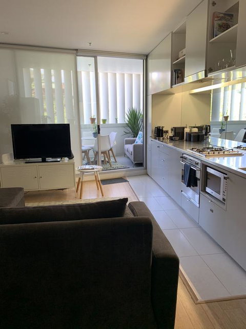 Darlinghurst Spacious Apartment With Balcony And Pool With Harbour Views - Phillip Island Accommodation 3
