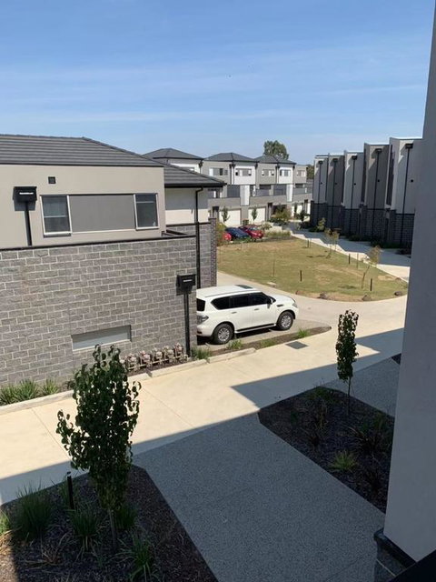Delicate And Peaceful Bundoora Townhouse 10-R1 - Phillip Island Accommodation 3