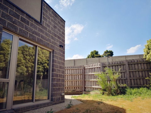 Delicate And Peaceful Bundoora Townhouse 10-R1 - Phillip Island Accommodation 1