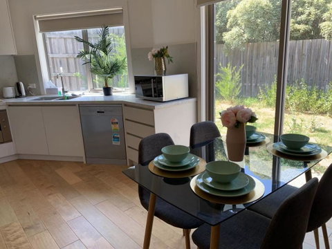 Delicate And Peaceful Bundoora Townhouse 11-R2 - Phillip Island Accommodation 2
