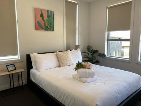 Delicate And Peaceful Bundoora Townhouse 11-R2 - Phillip Island Accommodation 0