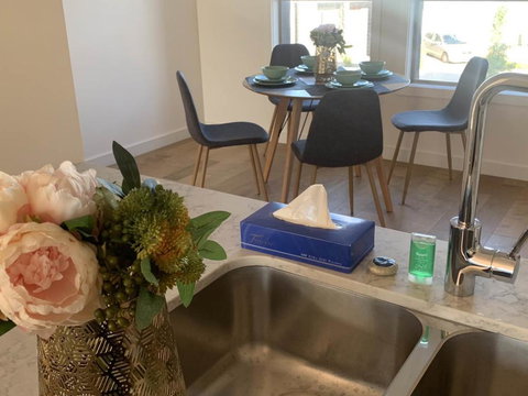 Delicate And Peaceful Bundoora Townhouse 12-R2 - Phillip Island Accommodation 2