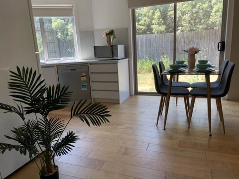 Delicate And Peaceful Bundoora Townhouse 20-R3 - Phillip Island Accommodation 2
