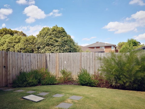 Delicate And Peaceful Bundoora Townhouse 20-R3 - Phillip Island Accommodation 1