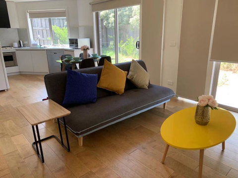 Delicate And Peaceful Bundoora Townhouse 7-R4 - Phillip Island Accommodation 2