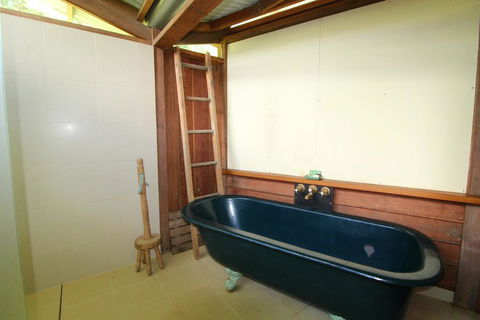 Delicate Nobby Artist Studio, 898 Point Plomer Road - Phillip Island Accommodation 3