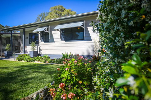 Dell-Lee Cottage - Phillip Island Accommodation 0